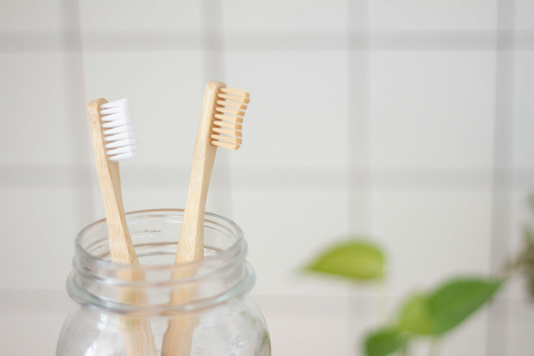 How to Clean your Tongue - Techniques & Cleaning Benefits